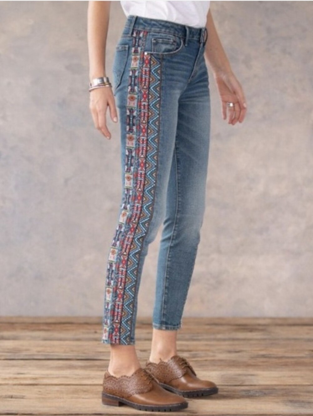 Driftwood Jackie Classic Fit Blue Jeans Aztec Embroidered Side Stripe Size 28